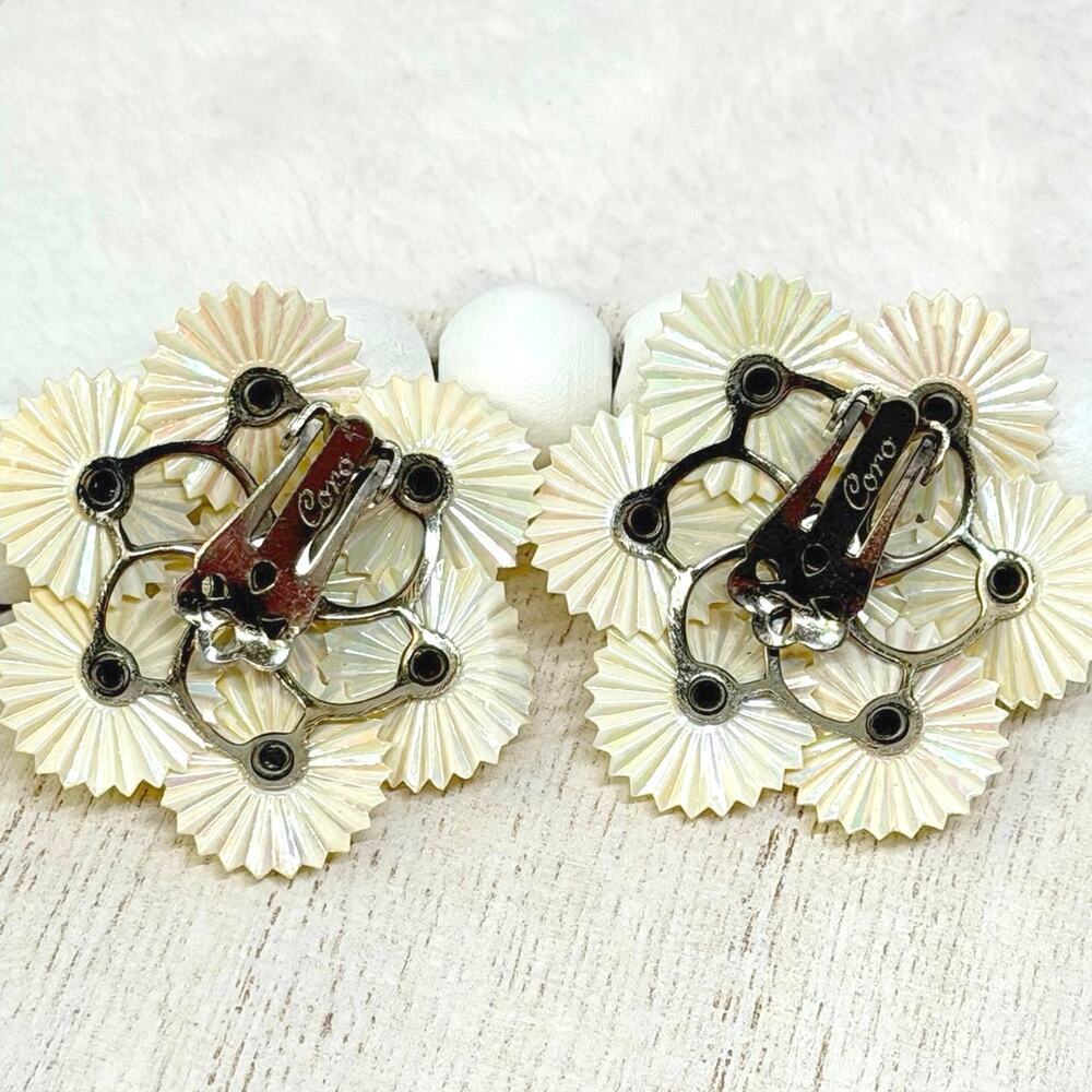 Vintage Coro Yellow & White Floral Clip-Ons ✨ - Picture 4 of 4